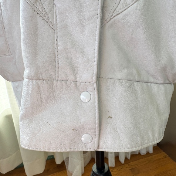 Vintage 1980s leather jacket, white oversized shoulders, batwing sleeves, 14/16 - Picture 12 of 13